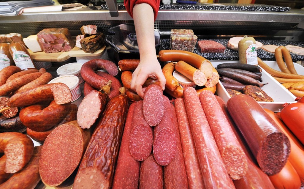 8 главных мифов о колбасе: от вреда мяса до туалетной бумаги